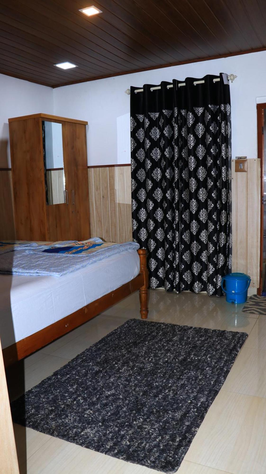 Navaneeth Homestay ديفيكولام المظهر الخارجي الصورة